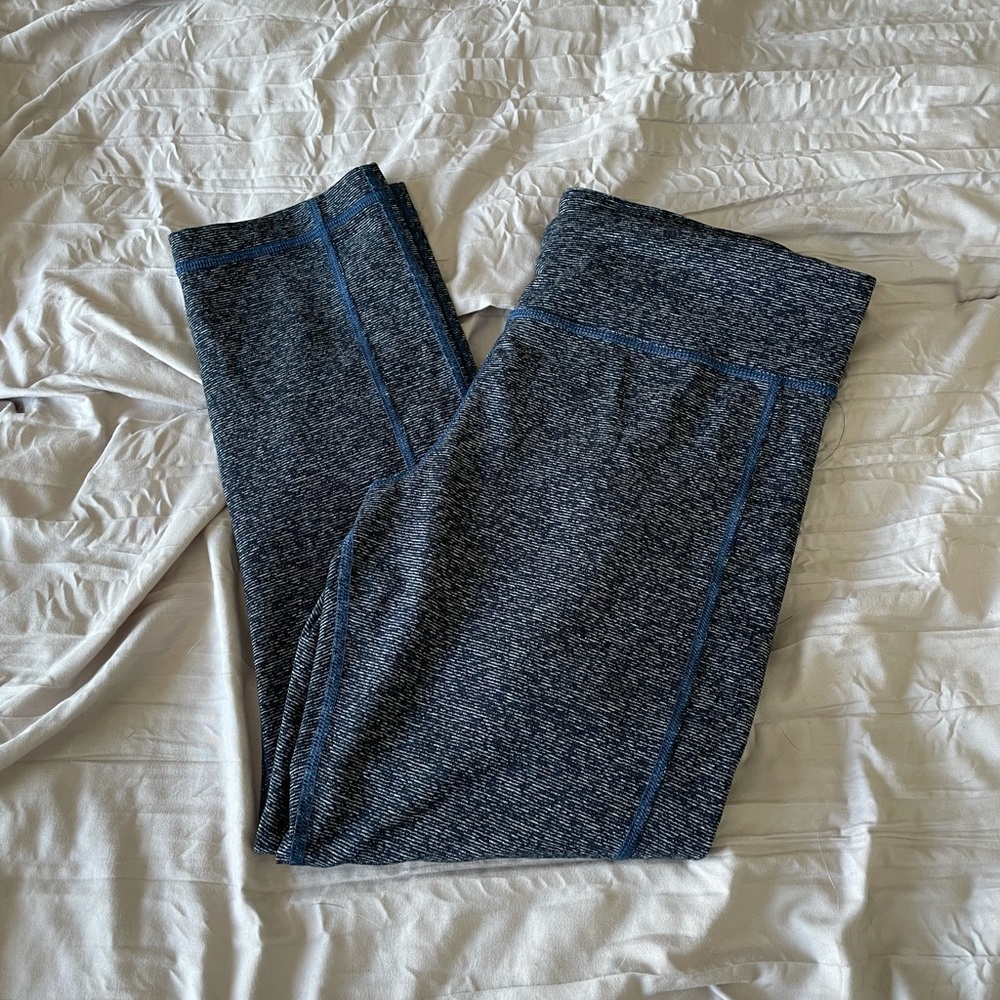 Under Armor cropped leggings size M